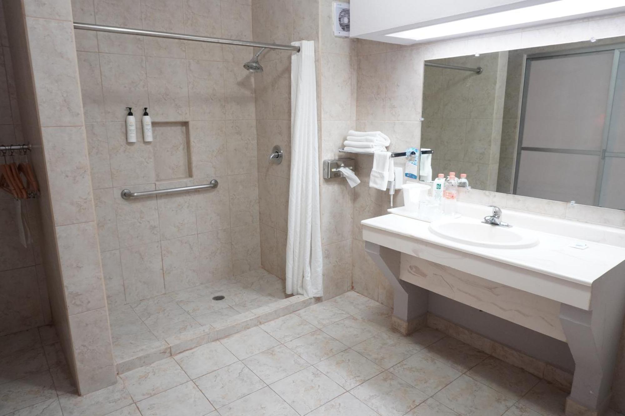 Quality Inn Piedras Negras Buitenkant foto