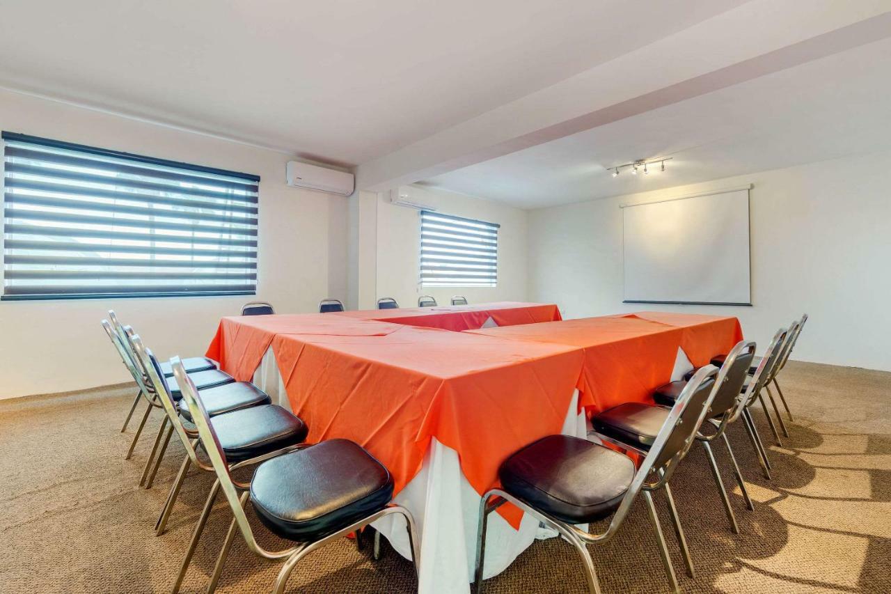Quality Inn Piedras Negras Buitenkant foto