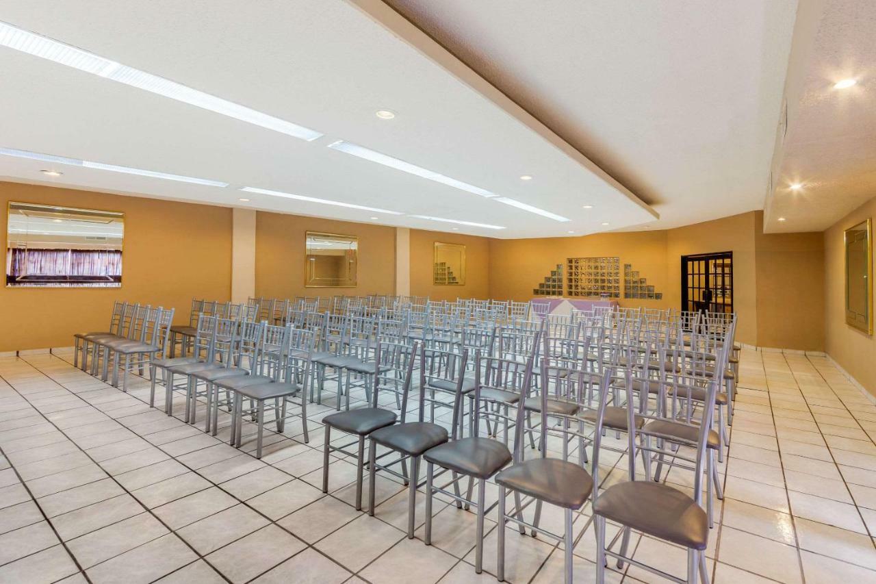 Quality Inn Piedras Negras Buitenkant foto