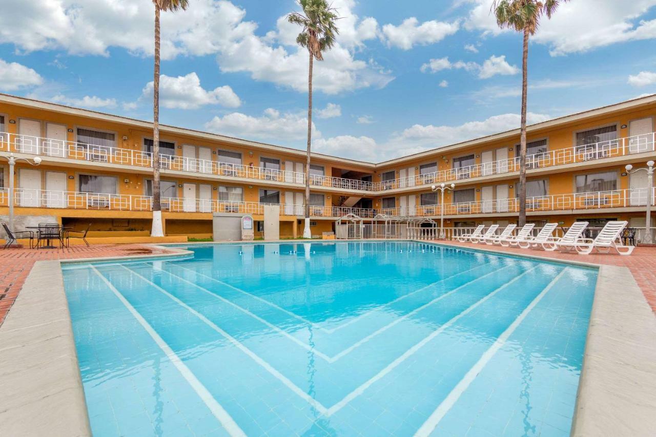 Quality Inn Piedras Negras Buitenkant foto